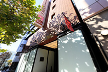 右手に日本橋サイボーが見えてきます。